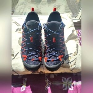SIZE 10 SALEWA HIKING SHOE